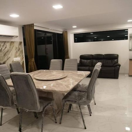 Stayhaven Starmount 4Bhk & Pool مومباي المظهر الخارجي الصورة