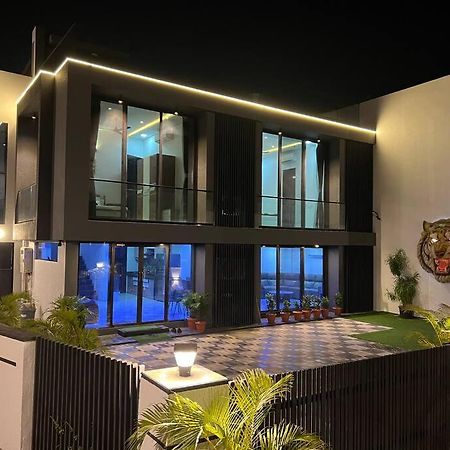 Stayhaven Starmount 4Bhk & Pool مومباي المظهر الخارجي الصورة