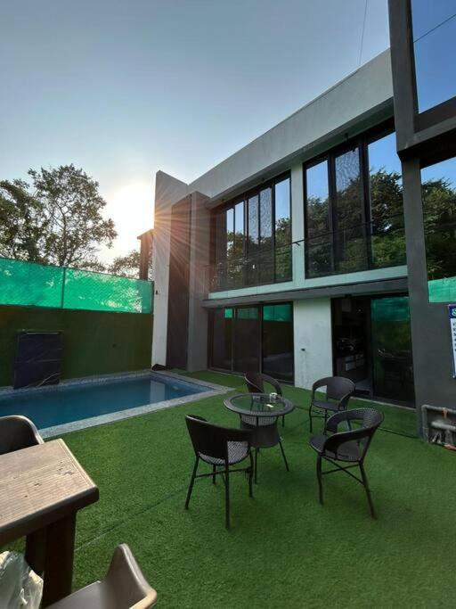 Stayhaven Starmount 4Bhk & Pool مومباي المظهر الخارجي الصورة