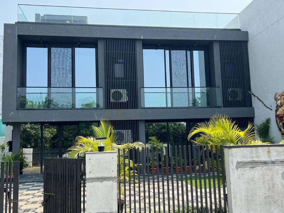 Stayhaven Starmount 4Bhk & Pool مومباي المظهر الخارجي الصورة