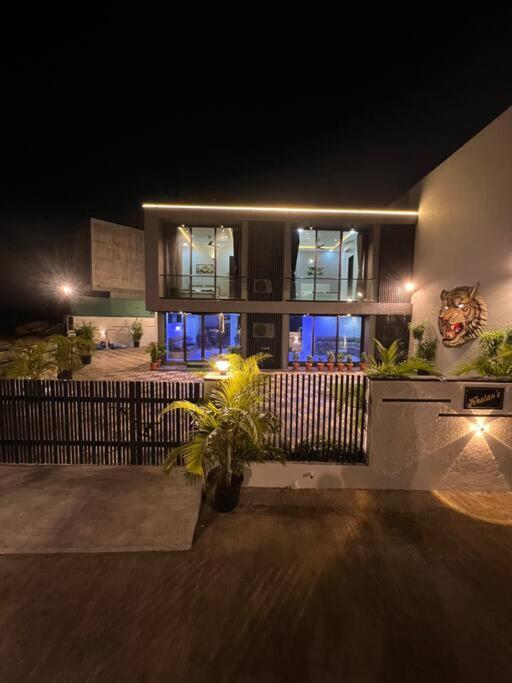 Stayhaven Starmount 4Bhk & Pool مومباي المظهر الخارجي الصورة