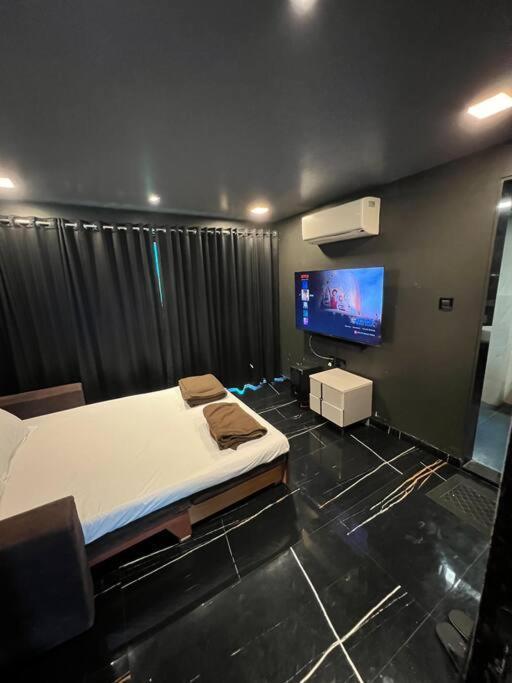 Stayhaven Starmount 4Bhk & Pool مومباي المظهر الخارجي الصورة