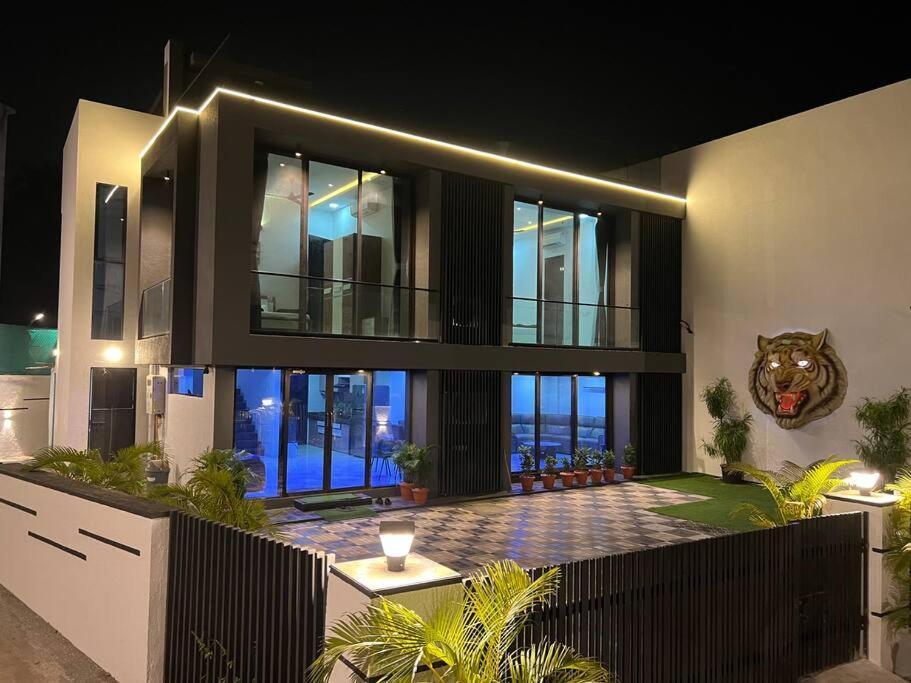 Stayhaven Starmount 4Bhk & Pool مومباي المظهر الخارجي الصورة